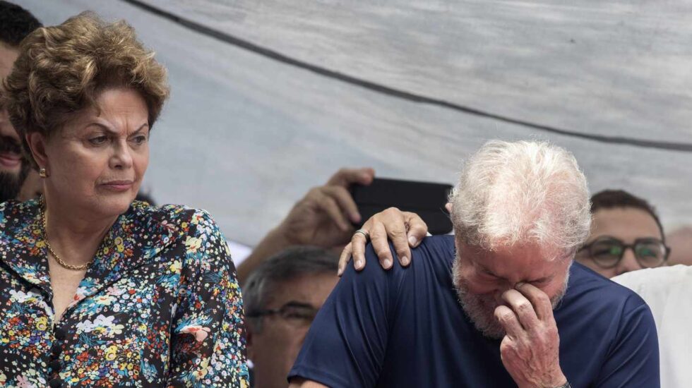 Lula da Silva junto a su sucesora, Dilma Rousseff, ante los seguidores del PT, en Sao Bernardo do Campo, cerca de Sao Paulo.