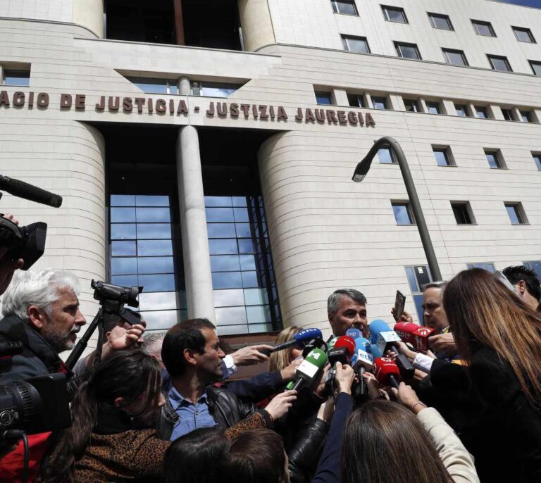 Los abogados de la víctima de La Manada presentan una denuncia por amenazas y contra la intimidad
