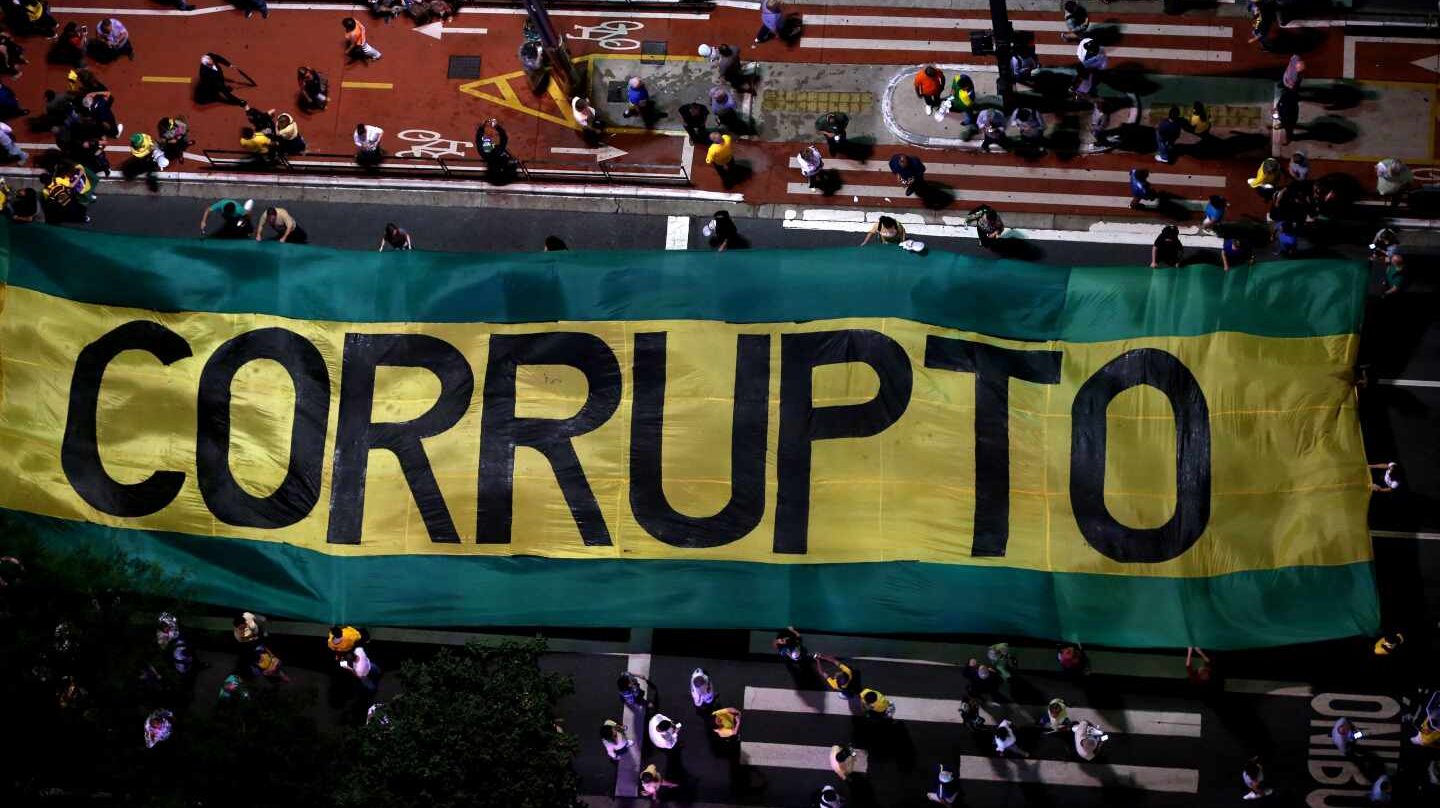 Concentración de opositores a Lula, que le consideran un "corrupto".