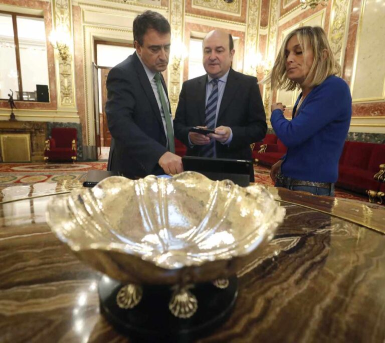El independentismo carga contra el "vendido" PNV por el apoyo a Rajoy