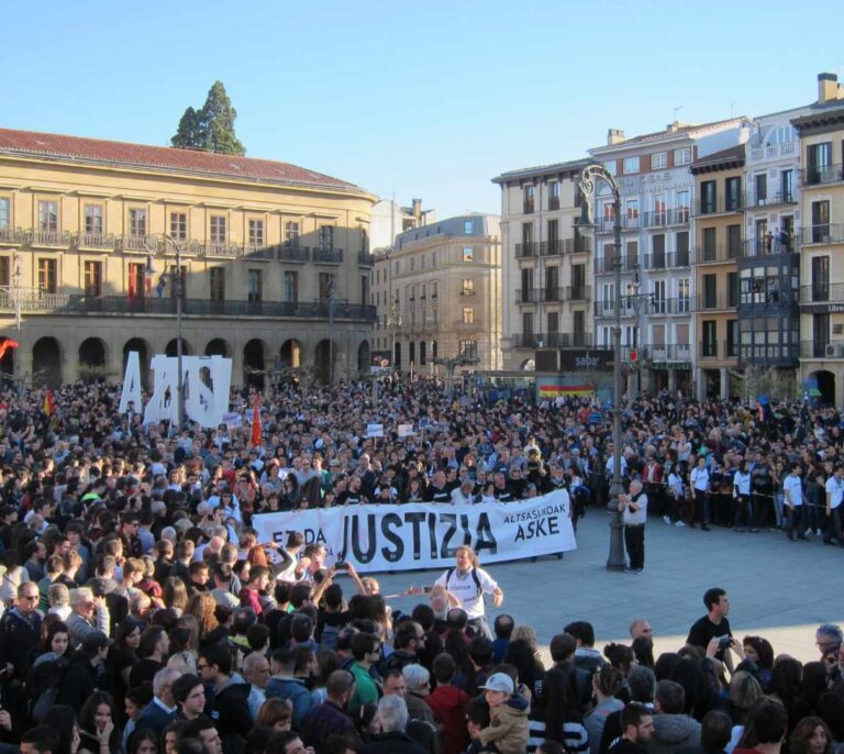 Miles de personas defienden en Pamplona que la agresión de Alsasua “no es terrorismo”
