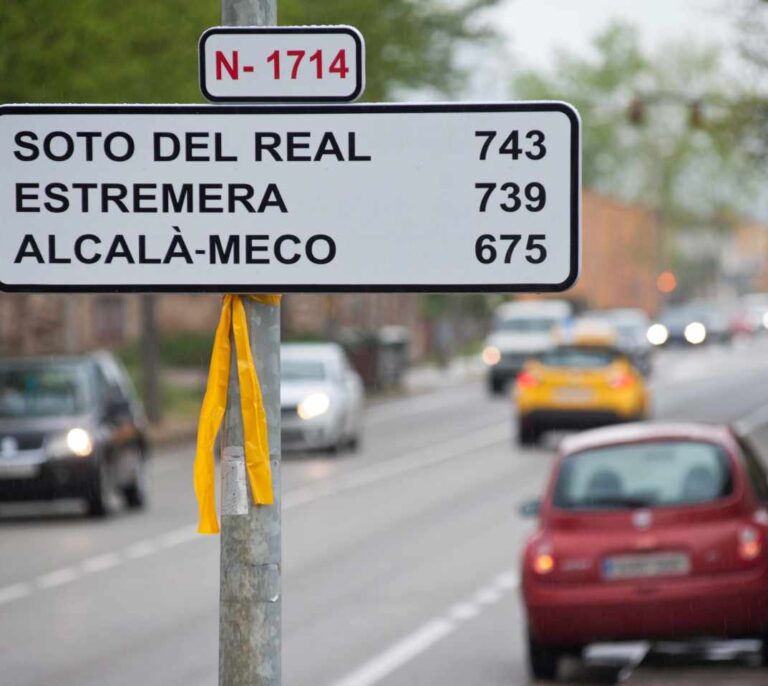 Colocan señales en Cataluña con la distancia a las cárceles de Madrid