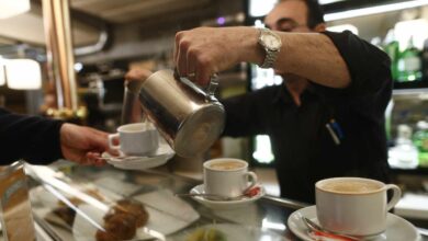 El Gobierno da marcha atrás y permitirá a restaurantes y bares bajar la temperatura a 25º