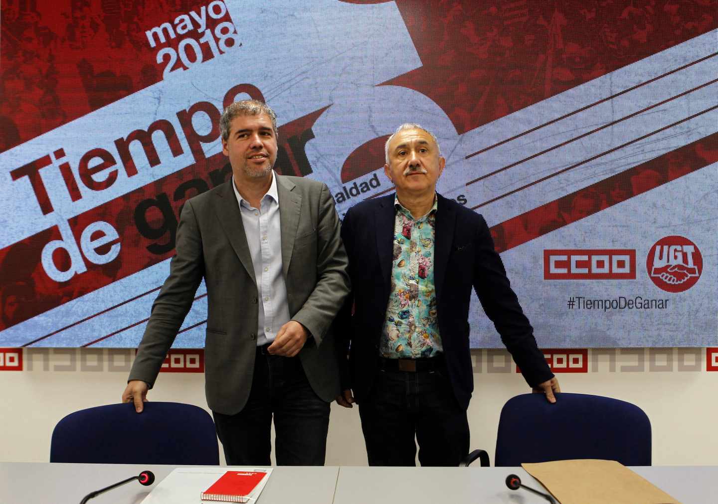 Los secretarios generales de CC.OO y UGT, Unai Sordo (i) y Pepe Álvarez, presentan los actos y manifestaciones organizados para el Primero de Mayo, una jornada que quieren centrar en la reivindicación de mejores empleos, mayores salarios, pensiones dignas y más igualdad.