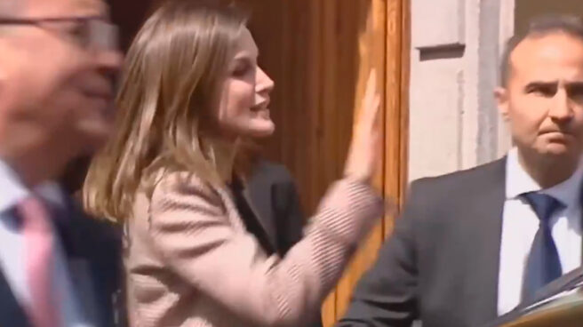 Abucheos a la reina Letizia tras un acto en Madrid: "¡Antipática, floja!"