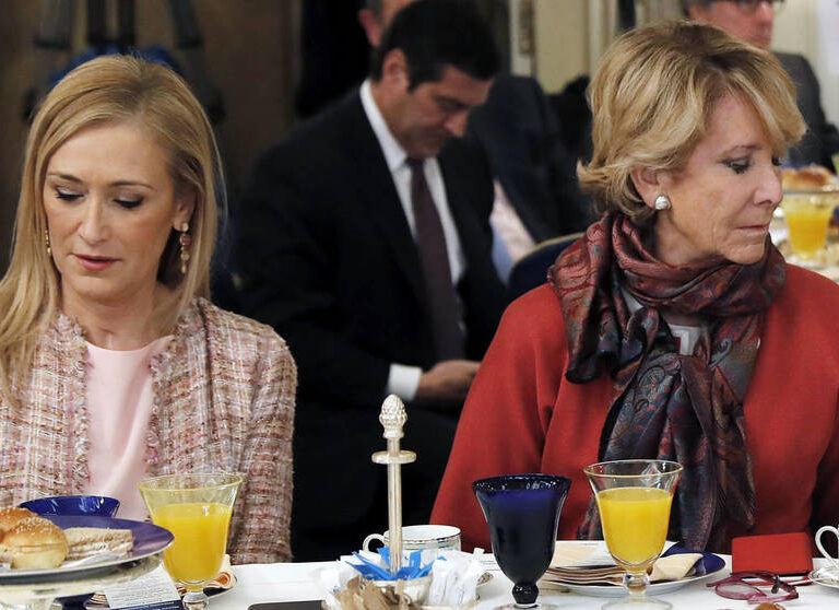 Un sector del PP quiere volver al modelo de bicefalia que eliminó Aguirre en Madrid