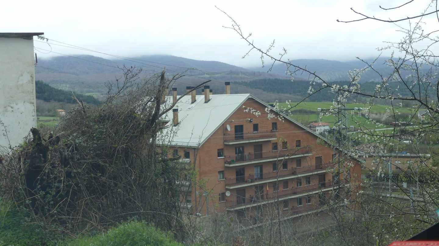 Imagen del cuartel de la Guardia Civil de Alsasua, ubicado en una ladera a dos kilómetros del municipio.