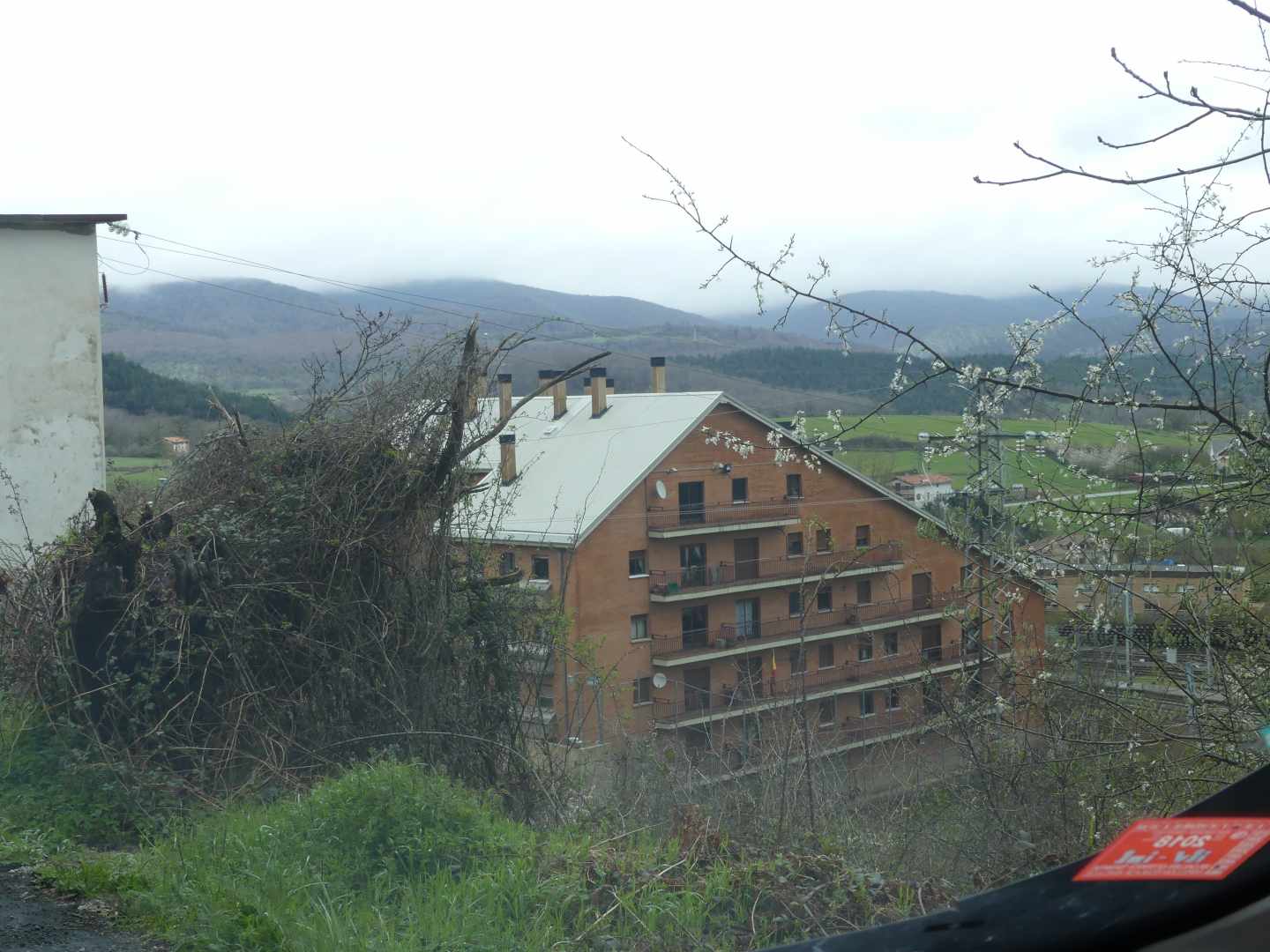 Imagen del cuartel de la Guardia Civil de Alsasua, ubicado en una ladera a dos kilómetros del municipio.