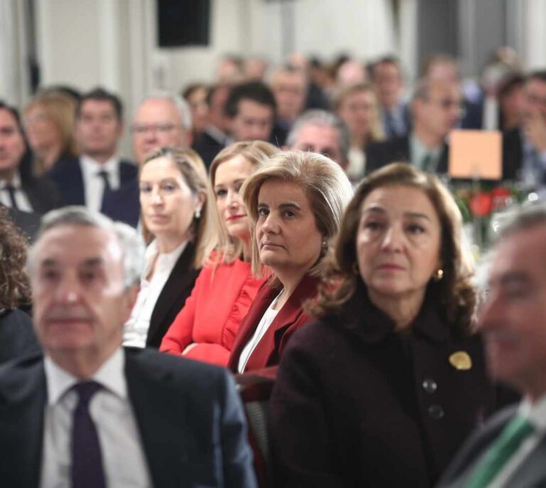 Empleo creará una fórmula para que las empresas paguen igual a hombres y mujeres