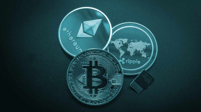 Representación de las monedas digitales bitcoin, ethereum y ripple.