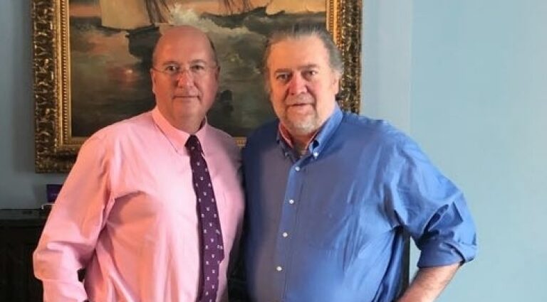 El ex asesor de Trump, Steve Bannon, colaborará con Vox en España