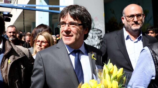El Parlament tumba la propuesta del PP para retirar a Puigdemont las prerrogativas de expresidente