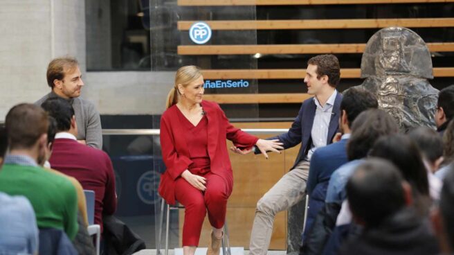 Pablo Casado y Cristina Cifuentes en un acto del PP en Ávila, en diciembre de 2015.