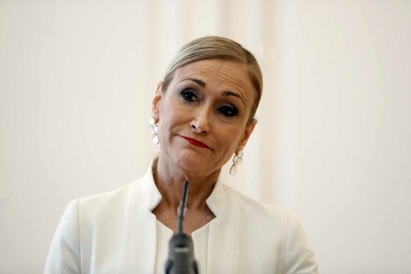 La presidenta de la Comunidad de Madrid, Cristina Cifuentes, en la comparecencia en la que ha anunciado su dimisión.