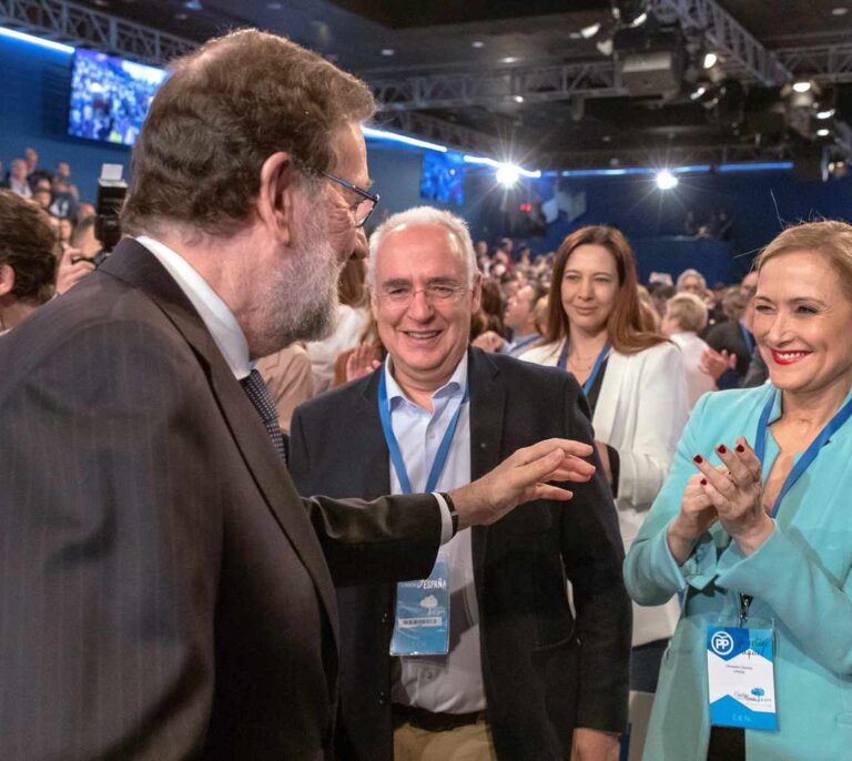 Rajoy ignora la polémica Cifuentes y arremete contra los "inexpertos lenguaraces" de Cs