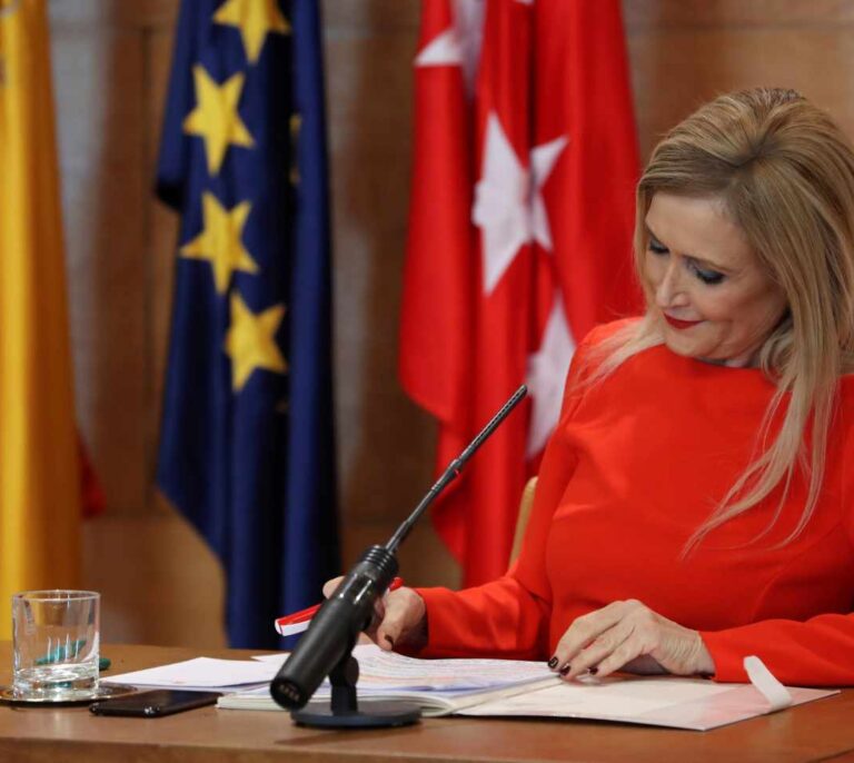 Cifuentes no dimitirá: "Tengo el apoyo de mi partido y de mi presidente"
