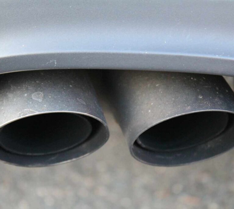La OCU denuncia que casi el 70% de coches emiten más CO2 de lo que declaran