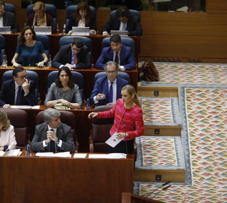 Cifuentes se resiste ante Ciudadanos: "Ni estoy imputada ni he falsificado nada"