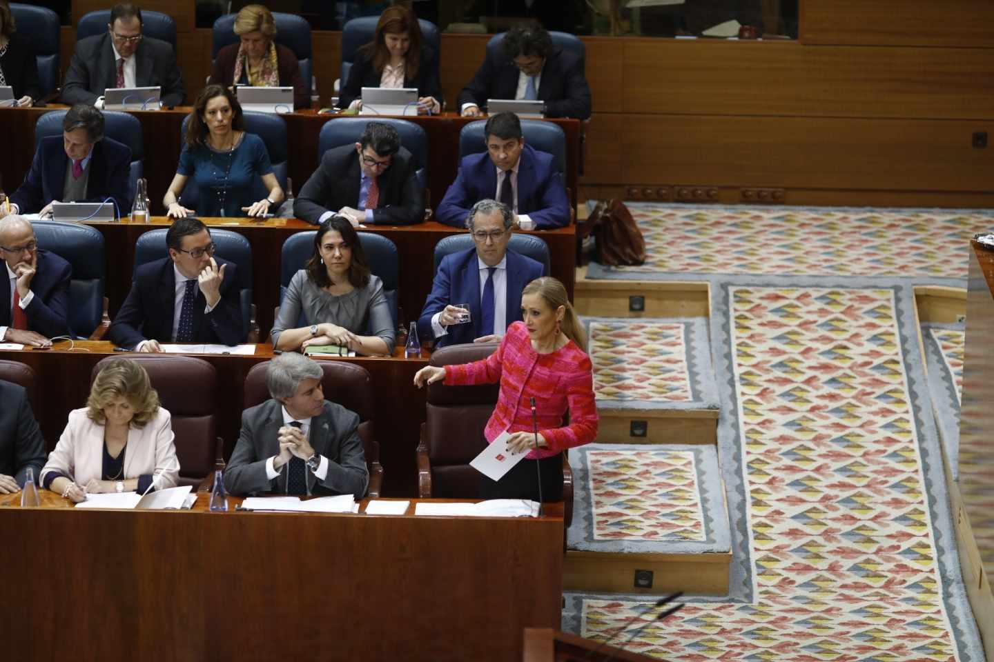 Cristina Cifuentes, durante el pleno de la Asamblea de Madrid.