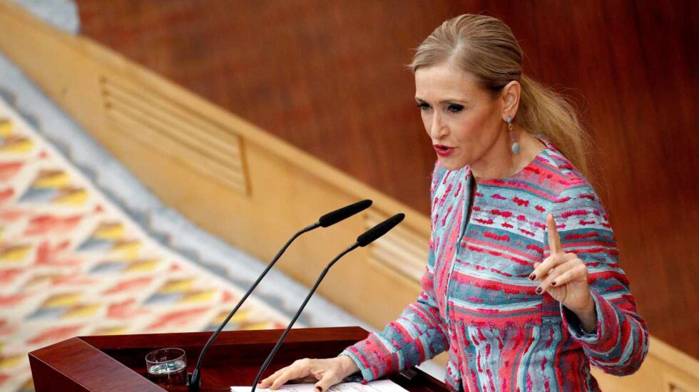 Cristina Cifuentes, durante su intervención en el pleno de la Asamblea.