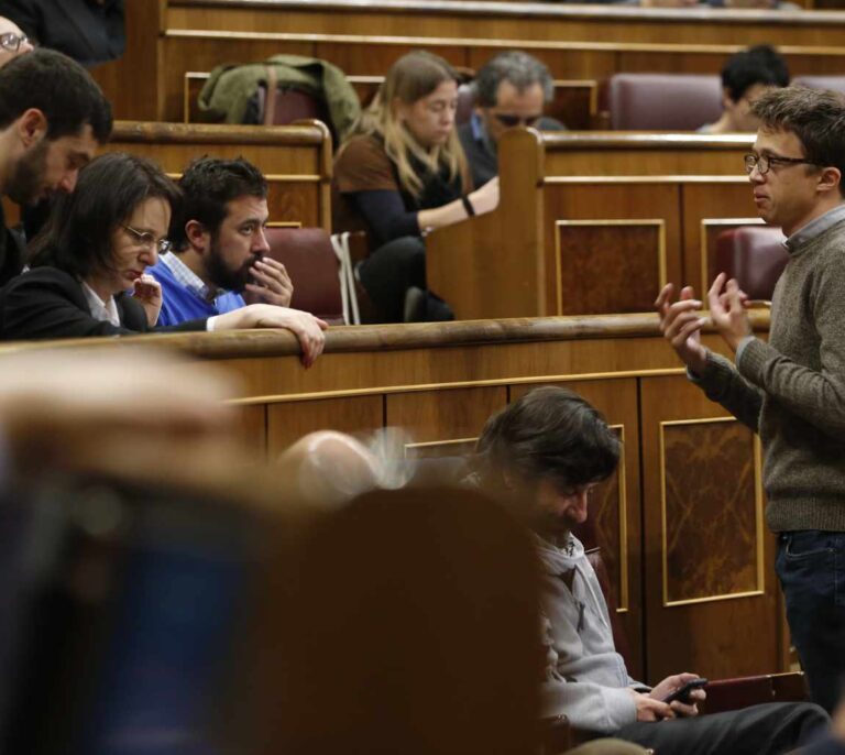 Errejón rectifica a Espinar y amaga con no ser candidato si no puede negociar su equipo