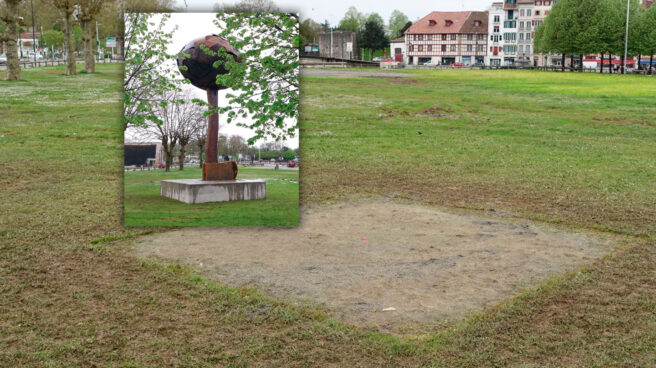 Lugar donde se encontraba la escultura con forma de hacha invertida Lugar donde se encontraba la escultura con forma de hacha invertida