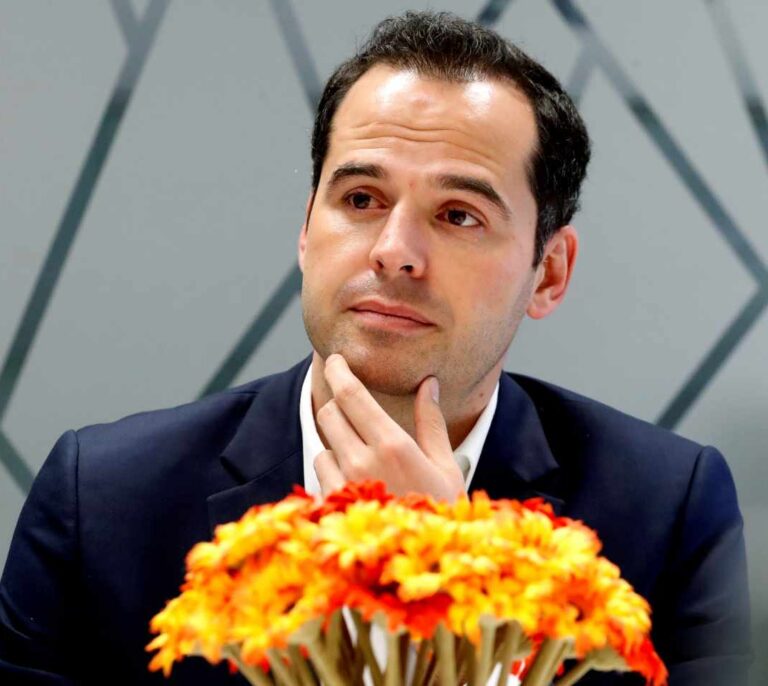 Aguado cree que el fichaje de Vargas Llosa sería "fantástico" para Ciudadanos