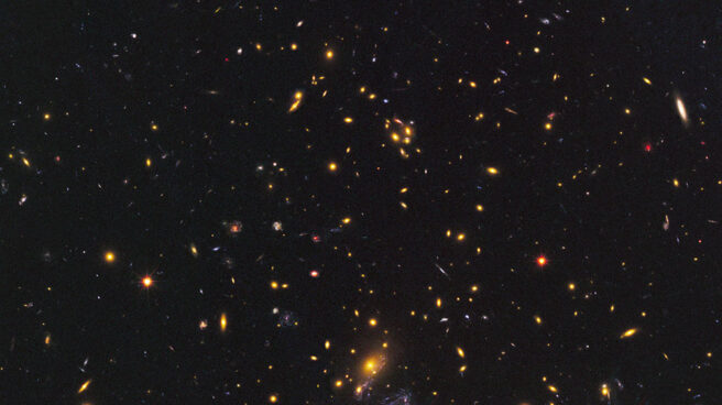 Galaxy cluster MACS J1149+2223 Galaxias del cúmulo MACS J1149+2223.