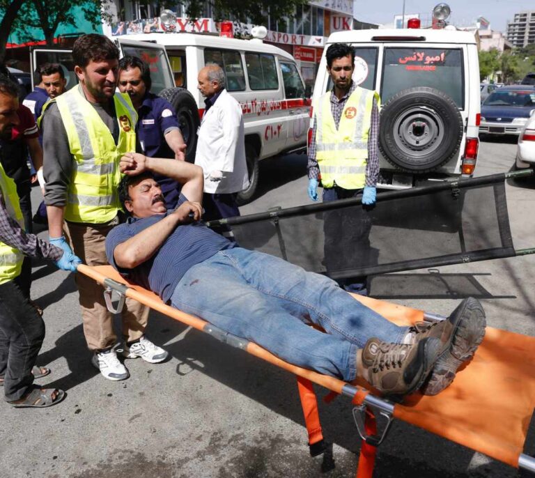 Al menos 26 muertos en dos explosiones en Kabul, la mayoría periodistas