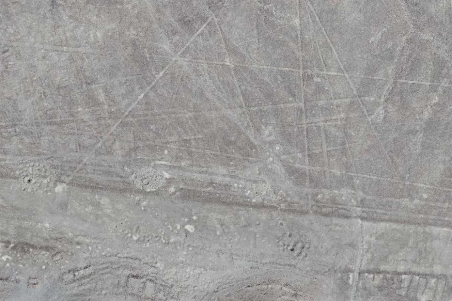 Aparecen docenas de nuevas figuras gigantes en Nasca (Perú)