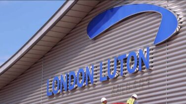 Aena rechaza tomar el control total de Londres-Luton y ya espera un nuevo socio