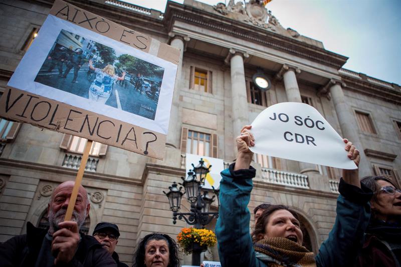 Los CDR's se manifiestan sin violencia tras la intervención de la Audiencia