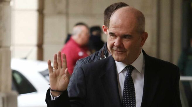 manuel chaves declara en el juicio del 'caso ERE' Manuel Chaves, presidente de la Junta de Andalucía entre 1990 y 2009, llegando a la Audiencia de Sevilla para el juicio de los ERE.