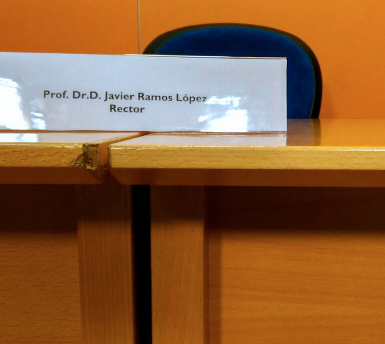 El rector de la Universidad Rey Juan Carlos no dimitirá pese a incriminarlo el director del máster