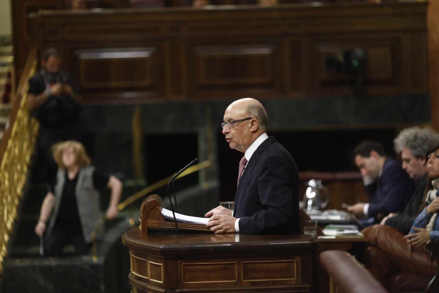 El ministro de Hacienda, Cristóbal Montoro, defiende los Presupuestos para 2018.