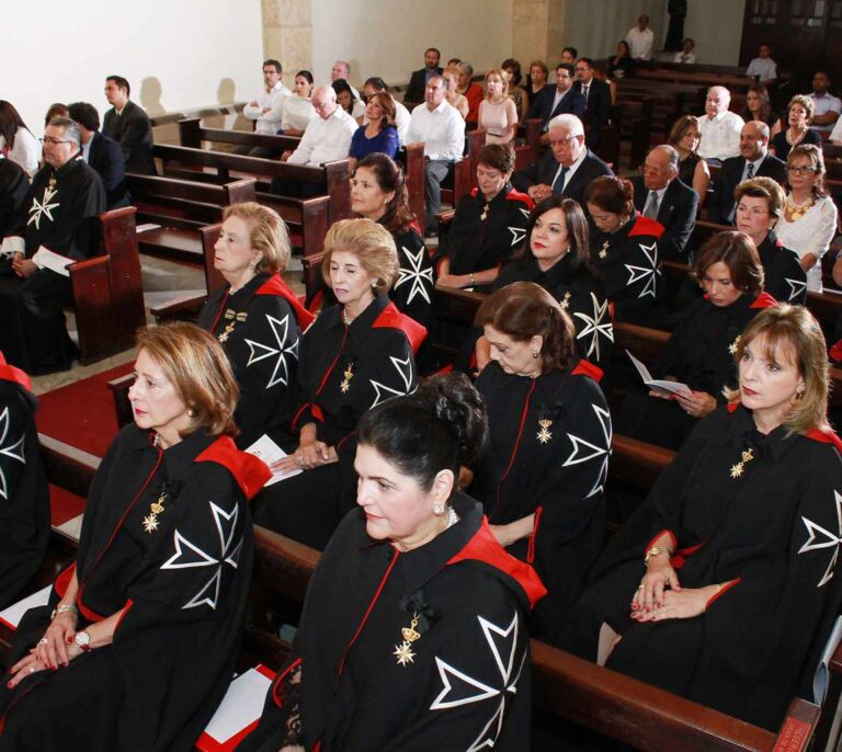 Roba un manuscrito del siglo XVI para ocultar que no merecía la Orden de Malta