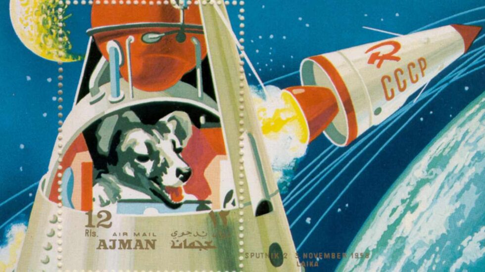La perra Laika, en un sello conmemorativo de los EAU de 1967