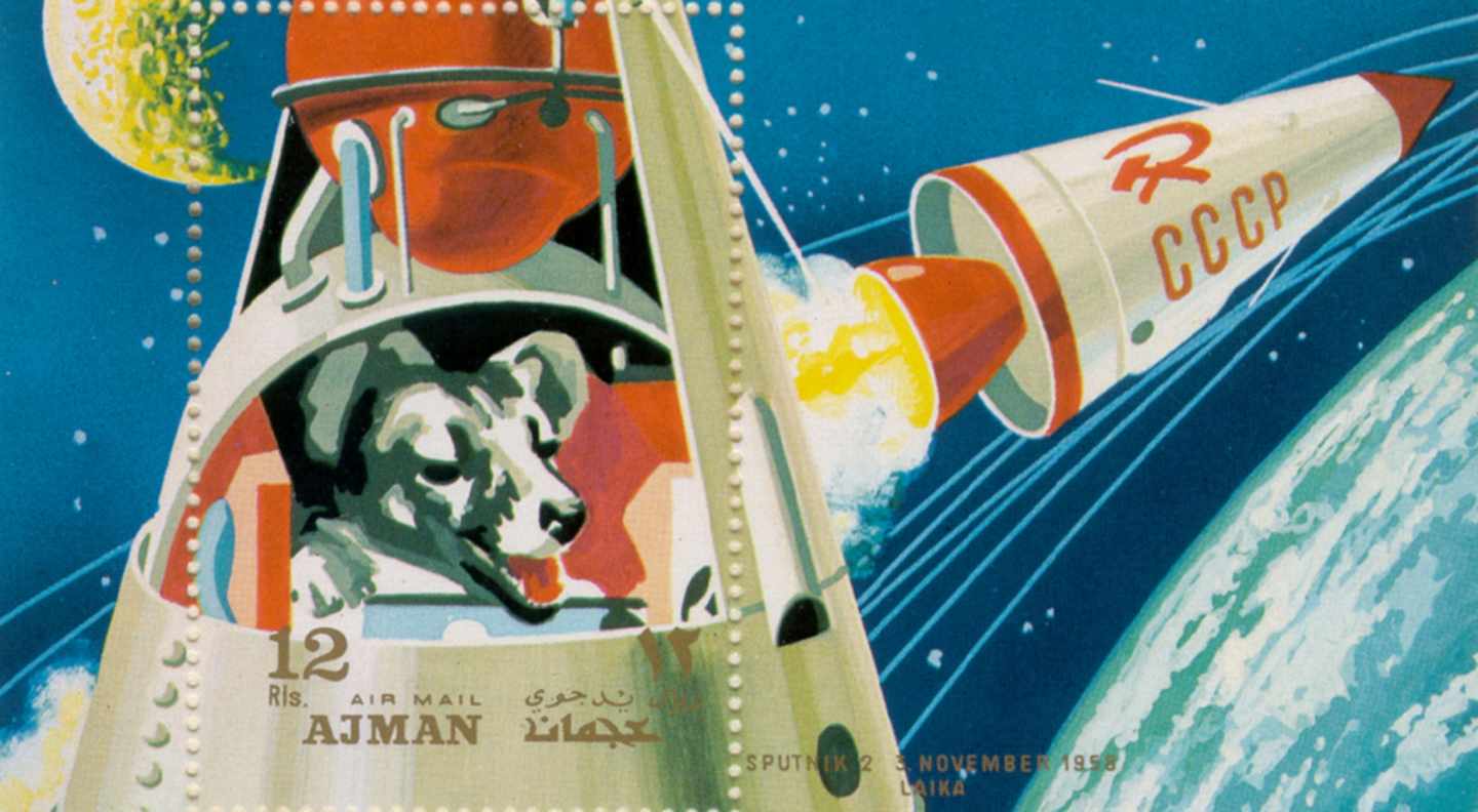 La perra Laika, en un sello conmemorativo de los EAU de 1967