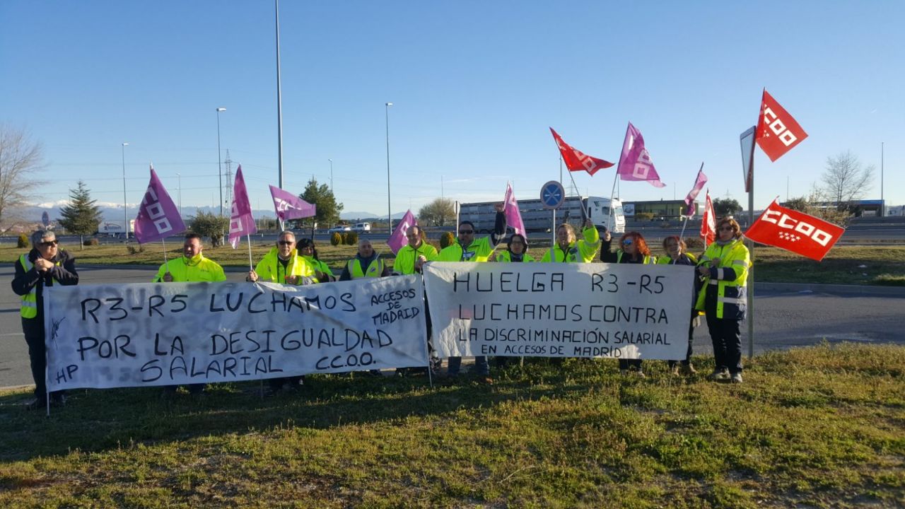 Protesta de trabajadores en la R-3 y R-5 la pasada Semana Santa.