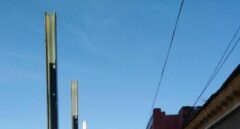 Adif instala un muro a centímetros de las viviendas en Murcia para la llegada del AVE
