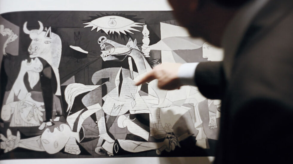 José María Jurranz explicando el Guernica