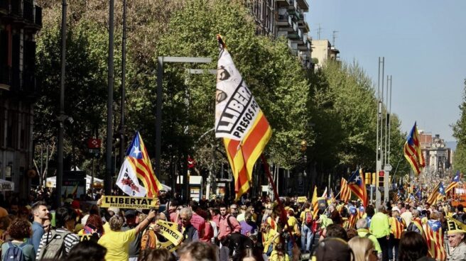 presos Los independentistas llenan las calles de Barcelona con el apoyo de los sindicatos