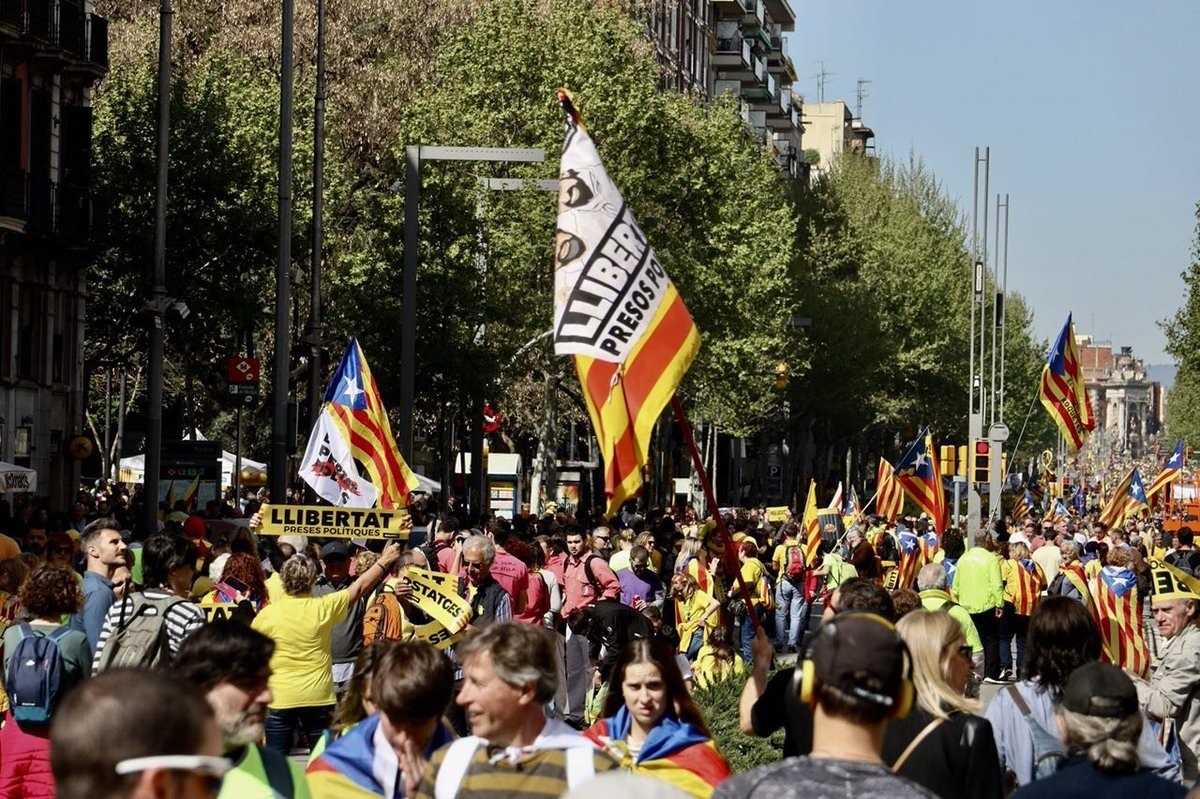 Los independentistas llenan las calles de Barcelona con el apoyo de los sindicatos