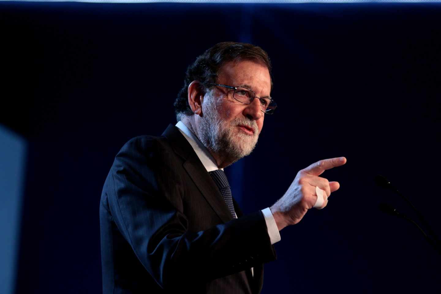 Rajoy convoca un Consejo de Ministros para recurrir al TC la ley de Presidencia