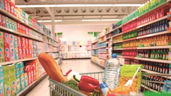 Los gigantes de los supermercados unen fuerzas para hacer frente a la amenaza de Amazon.