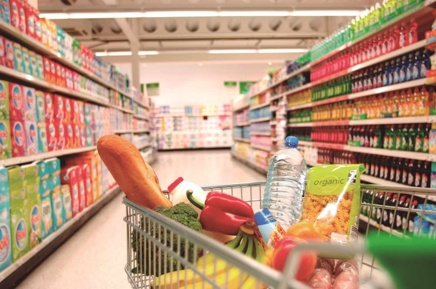 Los gigantes de los supermercados unen fuerzas para hacer frente a la amenaza de Amazon.