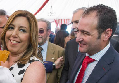 La presidenta de la Junta de Andalucía, Susana Díaz, acompañada de su marido, José María Moriche.