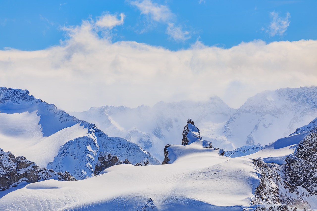 Al menos tres esquiadores españoles han muerto y dos han resultado heridos de carácter leve por una avalancha ocurrida en el cantón suizo de Valais