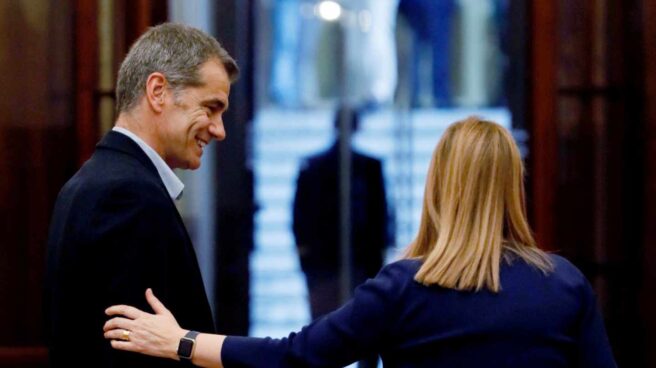 El diputado de Ciudadanos Toni Cantó, junto a la presidenta del Congreso, Ana Pastor.