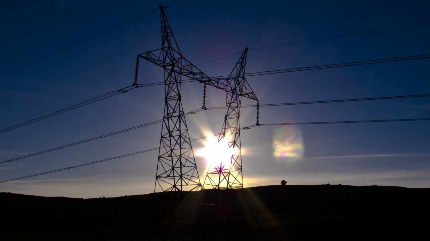 Una torre de electricidad.